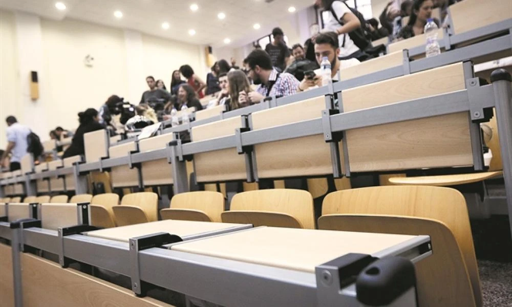 «Ξαφνική» συγκέντρωση φοιτητών στο κέντρο της Αθήνας - Έφτασαν έξω από το Μαξίμου